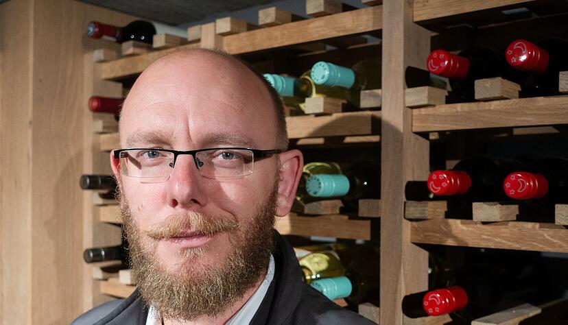 Sommelier Barry Scholfield ist in den Lodges von Südafrikas privatem Naturschutzreservat Grootbos tätig. Sommelier Barry Scholfield ist in den Lodges von Südafrikas privatem Naturschutzreservat Grootbos tätig.
