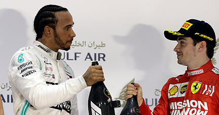 Auf uns: Noch sind Lewis Hamilton (links) und Charles Leclerc Konkurrenten. Ab 2025 könnten sie allerdings Teamkollegen bei der Scuderia Ferrari sein.