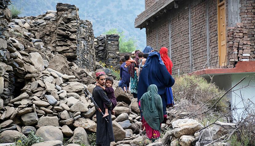 Der Weltgesundheitsorganisation zufolge sind 12.000 Menschen von dem Erdbeben betroffen. Der Weltgesundheitsorganisation zufolge sind 12.000 Menschen von dem Erdbeben betroffen.