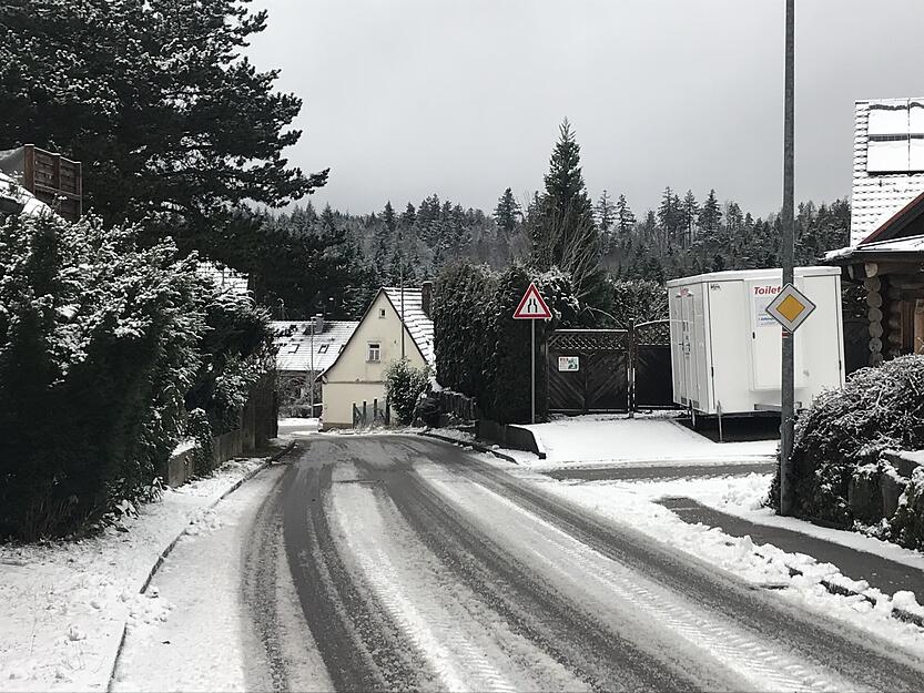 Ortsdurchfahrt von Schmellenhof.