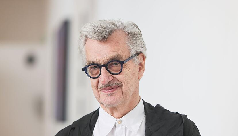 Wim Wenders schaut am Morgen erst einmal aus dem Fenster. (Archivfoto)