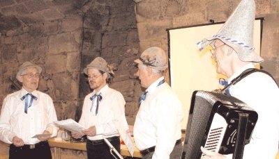 Das Gesangsquartett des Vereins trat beim Abschiedsabend mit einem kleinen Konzertreigen noch einmal auf. Treue Sänger durften sich zum Abschluss Titel wünschen.Foto: Margit Stöhr-Michalsky Das Gesangsquartett des Vereins trat beim Abschiedsabend mit einem kleinen Konzertreigen noch einmal auf. Treue Sänger durften sich zum Abschluss Titel wünschen.Foto: Margit Stöhr-Michalsky