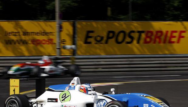 Marco Wittmann steuert seinen Formel-3-Rennwagen über die Rennstrecke. Foto: Formula 3 Euro Series/Thomas Suer Marco Wittmann steuert seinen Formel-3-Rennwagen über die Rennstrecke. Foto: Formula 3 Euro Series/Thomas Suer