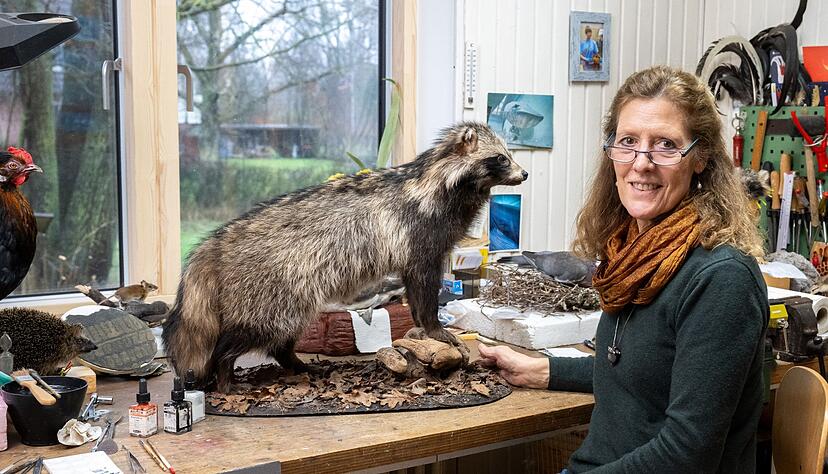 Die Pr&auml;paratorin Yvonne Fritzsche-Nehls rekonstruiert und konserviert Tierk&ouml;rper f&uuml;r naturkundliche Ausstellungen.
