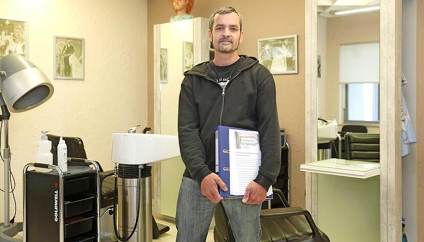 Friseurmeister Jens Schmitt aus Schwaigern hat gegen die R&uuml;ckforderung von Corona-Soforthilfen geklagt. Er m&uuml;sste 15.000 Euro an die Landeskreditbank zur&uuml;ckzahlen.