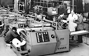 Die Serienfertigung der Thermoformmaschinen lief schon 1963 auf Hochtouren. Die Serienfertigung der Thermoformmaschinen lief schon 1963 auf Hochtouren.