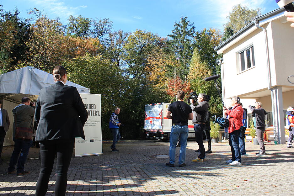 Medien berichten über die EU-Katastrophenschutzübung "Magnitude".