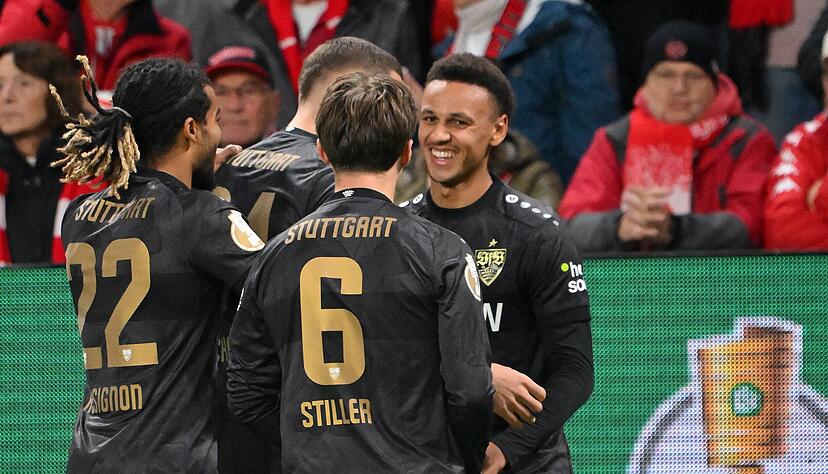 Luca Jaquez (r) erzielte das 1:0 des VfB Stuttgart gegen den FSV Mainz 05.