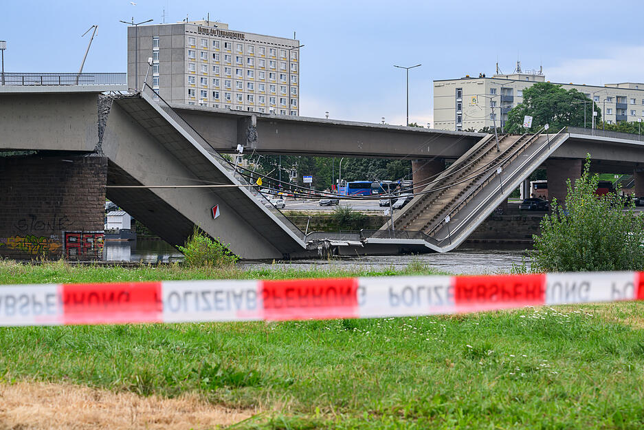 Zudem sind nach dem Brückeneinsturz in Dresden Fernwärme-Leitungen beschädigt.