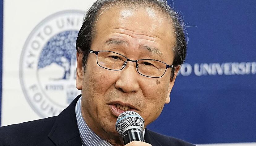 Susumu Kitagawa spricht während einer Pressekonferenz an der Universität in Kyoto - nachdem er für den Nobelpreis für Chemie gekürt worden war. Susumu Kitagawa spricht während einer Pressekonferenz an der Universität in Kyoto - nachdem er für den Nobelpreis für Chemie gekürt worden war.