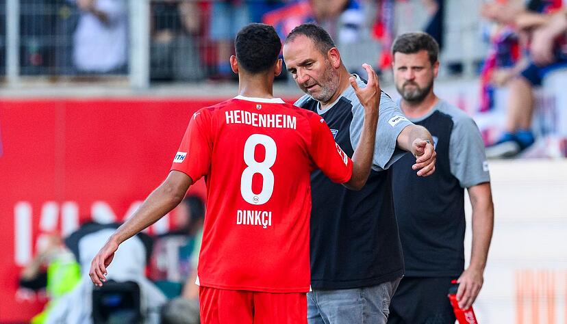 &laquo;Wenn Eren Hilfe braucht, kriegt er sie&raquo;: Frank Schmidt ist f&uuml;r seinen Sch&uuml;tzling da. (Archivbild)