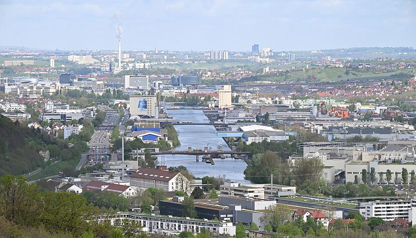 In Stuttgart sind Porsche und Mercedes-Benz oder auch Mahle beheimatet. (Archivbild)