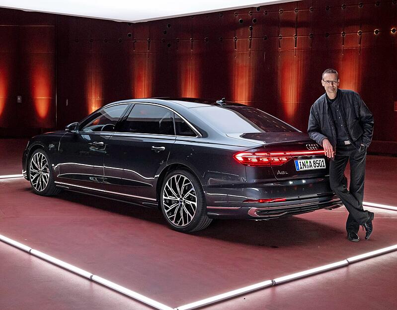 Redakteur Alexander Rülke konnte sich den A8 bereits vor einigen Wochen bei einer Vorab-Premiere anschauen. Redakteur Alexander Rülke konnte sich den A8 bereits vor einigen Wochen bei einer Vorab-Premiere anschauen.
