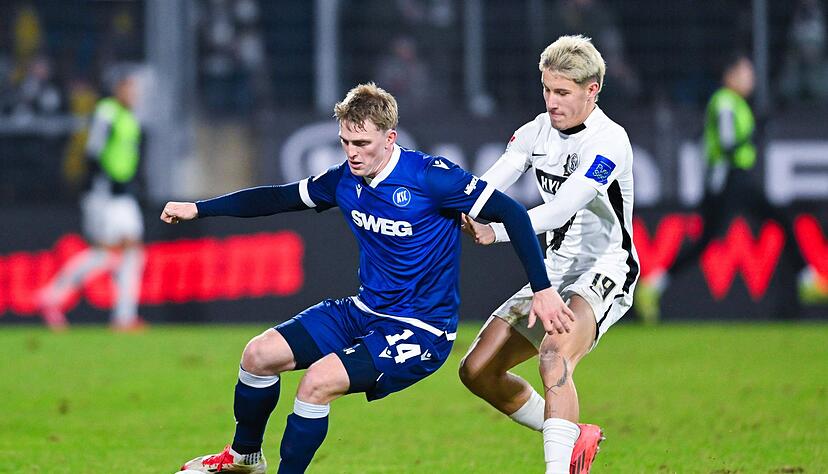 Der Karlsruher SC mit Mikkel Kaufmann (l) und die SV Elversberg mit Likas Pinckert kamen mit deutlich mehr Schwung aus der Pause.