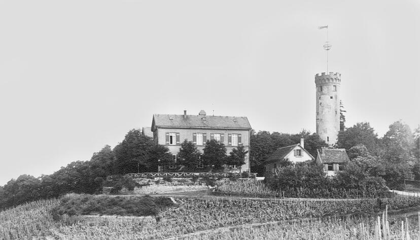 Das Foto zeigt den Wartberg um 1900. Die Signalkugel auf der Turmspitze hing bis in die 1940er Jahre.
Foto: Stadtarchiv Heilbronn Das Foto zeigt den Wartberg um 1900. Die Signalkugel auf der Turmspitze hing bis in die 1940er Jahre.
Foto: Stadtarchiv Heilbronn