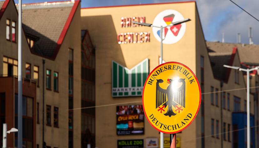 Schweiz will den Einkaufstourismus eindämmen. Schweiz will den Einkaufstourismus eindämmen.