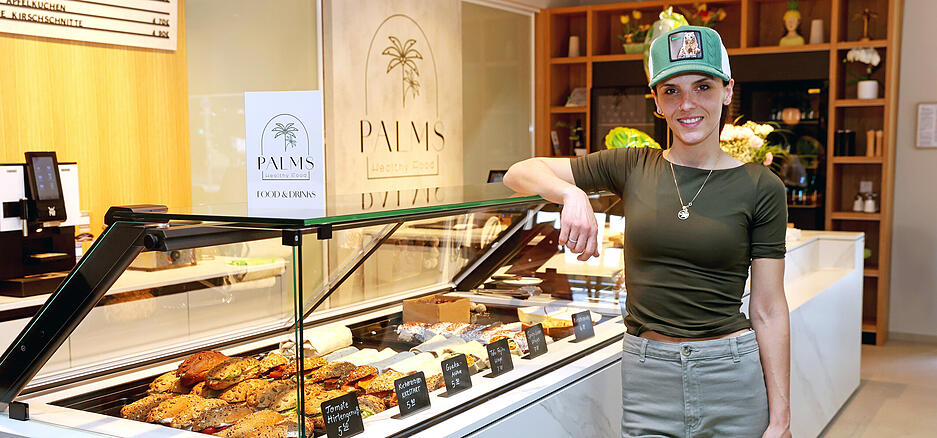 April: Neuer&ouml;ffnung in der Karlsstra&szlig;e.  F&uuml;r Betreiberin Venera Puscina ist ihr Restaurant Palms ein &bdquo;Ort des Wohlf&uuml;hlens&ldquo;. Hier gibt es gesundes Essen f&uuml;r Genie&szlig;er.