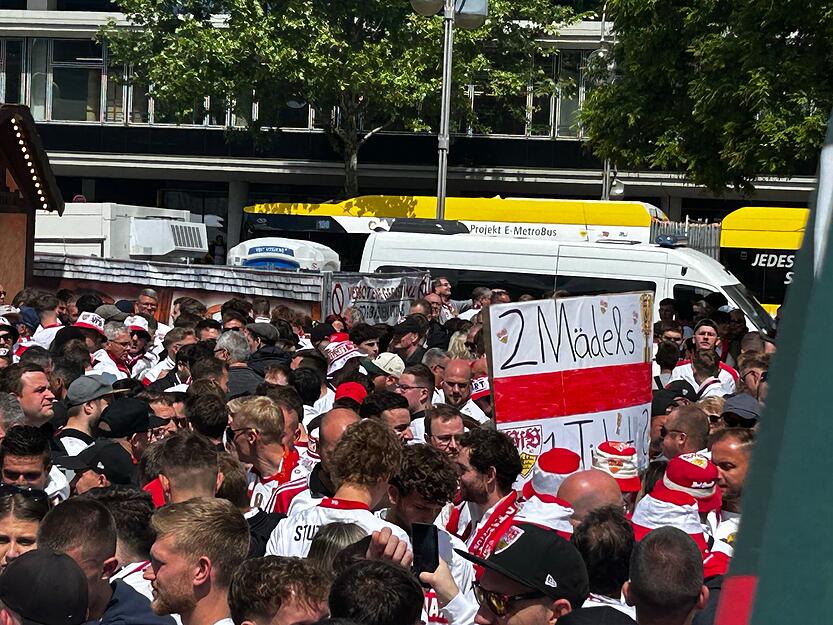 Fanfest am Breitscheidplatz – so feiern die VfB-Fans beim DFB-Pokalfinale