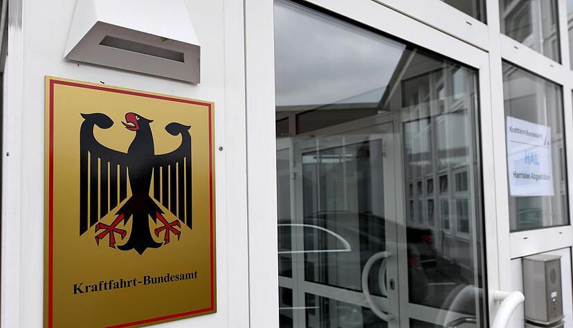 Nach einer Genehmigung durch das KBA darf die Paderborner Firma Holon ihr Elektro-Shuttle deutschlandweit im autonomen Fahrmodus mit Sicherheitsfahrer erproben.