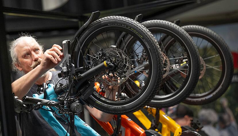 Räder über Räder bei der Messe Eurobike.