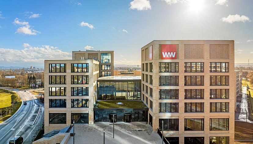 Der neue Campus der W&W-Gruppe zwischen Kornwestheim und Ludwigsburg setzt auch architektonisch Akzente. Das Unternehmen hat hier moderne Arbeitsplätze für bis zu 6000 Mitarbeiter geschaffen. Foto: W&W