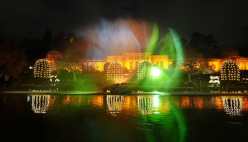 Die Stuttgarter Wilhelma verwandelt sich in einen Lichtergarten mit rund 30 Installationen. Die Stuttgarter Wilhelma verwandelt sich in einen Lichtergarten mit rund 30 Installationen.