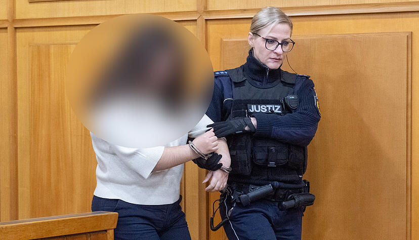 Die Angeklagte wird des mehrfachen versuchten Mordes beschuldigt. Die Angeklagte wird des mehrfachen versuchten Mordes beschuldigt.