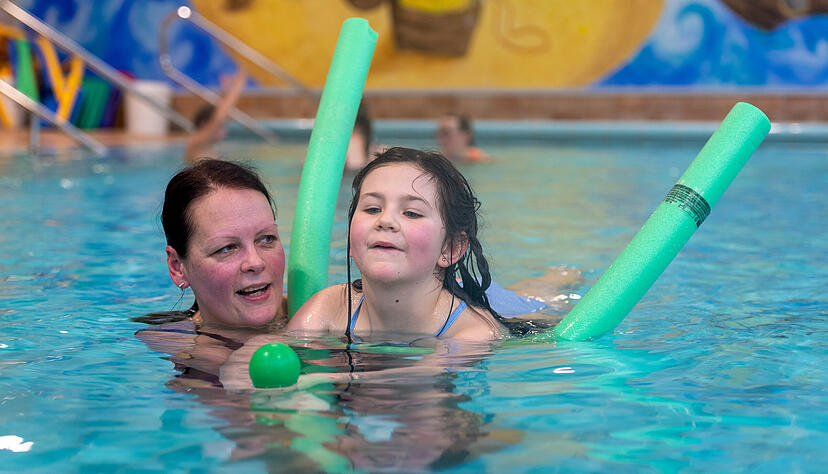 Die Stiftung Schwimmente in Kooperation mit der Bunten Sportgemeinschaft und der Sport-Union Neckarsulm machen es möglich: Seit Anfang 2024 gibt es auch Schwimmkurse für Kinder mit Beeinträchtigung und Inklusionskurse.