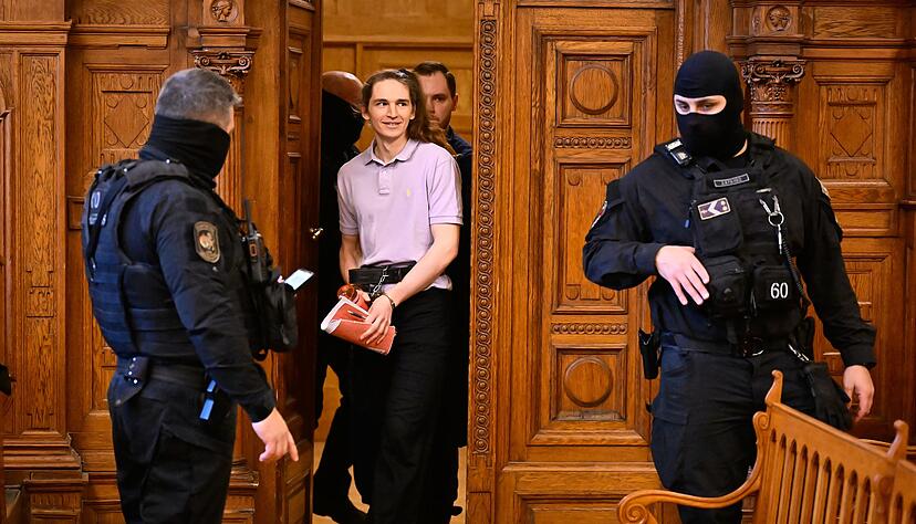 Ein Gericht in Budapest verurteilte die non-bin&auml;re deutsche Person Maja T. wegen Gewalt gegen Rechte zu acht Jahren Gef&auml;ngnis.