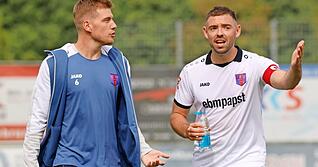 Jonas Limbach (links) im Gespräch mit Hannes Scherer muss gegen Aalen wegen seiner Rotsperre noch einmal pausieren. Mit dem VfR kommt am Samstag der Oberliga-Tabellenführer ins Greut.
Foto: Marc Schmerbeck Jonas Limbach (links) im Gespräch mit Hannes Scherer muss gegen Aalen wegen seiner Rotsperre noch einmal pausieren. Mit dem VfR kommt am Samstag der Oberliga-Tabellenführer ins Greut.
Foto: Marc Schmerbeck