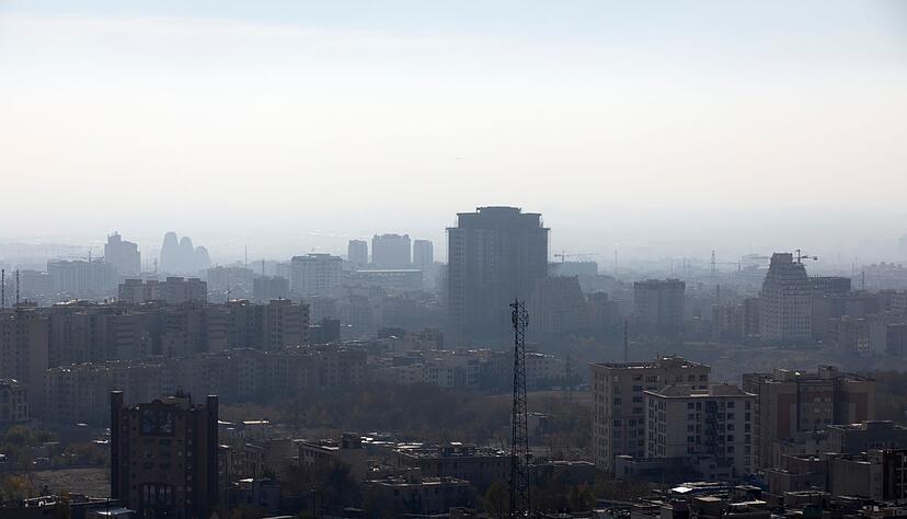 Schuld sind der dichte Verkehr, veraltete Fahrzeuge und Kraftwerke mit hohen Emissionen. Schuld sind der dichte Verkehr, veraltete Fahrzeuge und Kraftwerke mit hohen Emissionen.