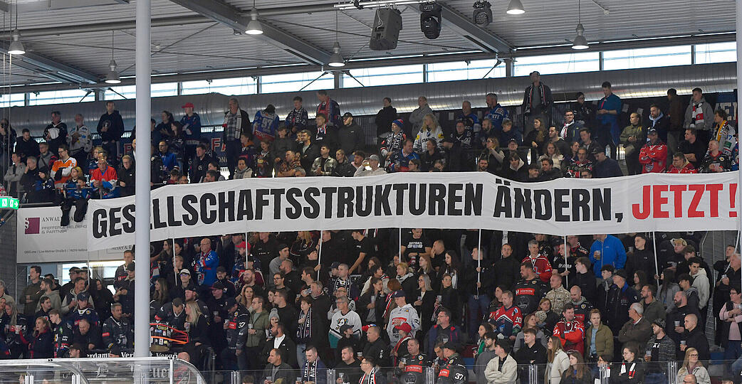 Die Fans der Heilbronner Falken haben schon vor L&auml;ngerem mit der Gesch&auml;ftsf&uuml;hrung des Eishockey-Oberligisten gebrochen und eine neue Gesellschaftsstruktur gefordert.