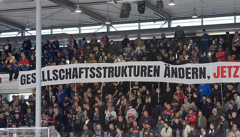 Die Fans der Heilbronner Falken haben schon vor L&auml;ngerem mit der Gesch&auml;ftsf&uuml;hrung des Eishockey-Oberligisten gebrochen und eine neue Gesellschaftsstruktur gefordert.