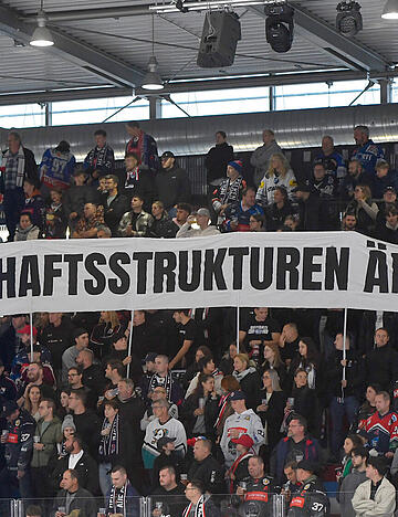 Die Fans der Heilbronner Falken haben schon vor L&auml;ngerem mit der Gesch&auml;ftsf&uuml;hrung des Eishockey-Oberligisten gebrochen und eine neue Gesellschaftsstruktur gefordert.