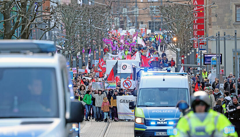 Demo-Zug auf der Kaiserstraße.