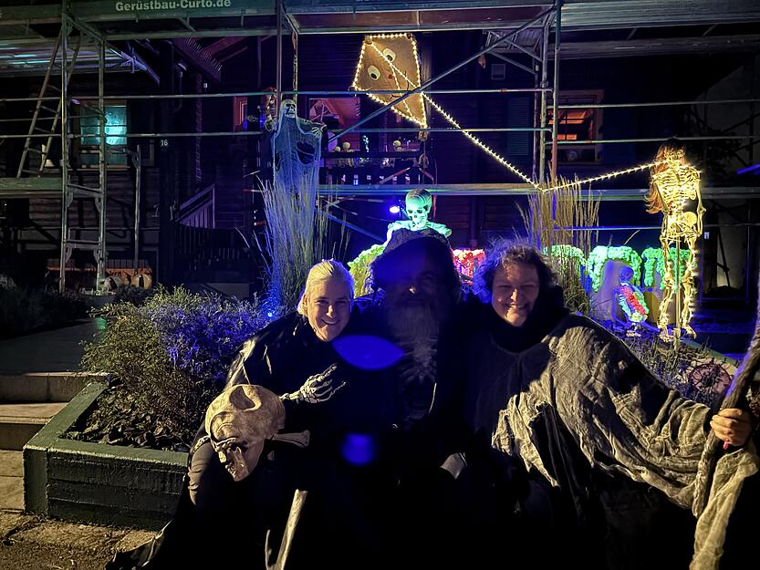 Zwischen Spinnen, Hexen und Vogelscheuchen erleben Besucher ein unvergessliches Gruselspektakel. Zwischen Spinnen, Hexen und Vogelscheuchen erleben Besucher ein unvergessliches Gruselspektakel.