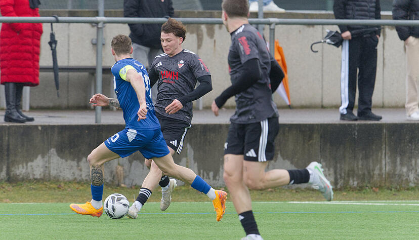 Antonio Sasso (Mitte) ist eine Alternative beim VfB Eppingen auf der rechten Außenbahn. Antonio Sasso (Mitte) ist eine Alternative beim VfB Eppingen auf der rechten Außenbahn.