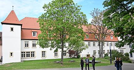 Zwei Jahre dauerte die fast drei Millionen Euro teure Renovierung des denkmalgesch&uuml;tzten Geb&auml;udes am Semi.
Foto: Katrin Draskovits