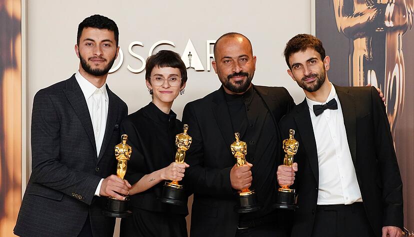 Basel Adra (l-r), Rachel Szor, Hamdan Ballal und Yuval Abraham haben einen Oscar f&uuml;r den besten Dokumentarfilm gewonnen.