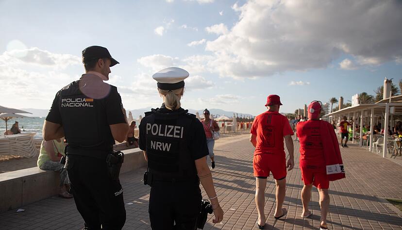Auch deutsche Polizisten patrouillieren im Sommer an der Playa. (Archivfoto)