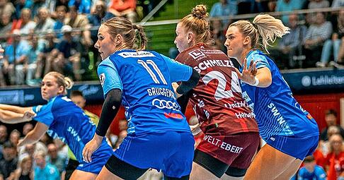 Eine kompakte Abwehr, wie hier mit Annefleur Bruggeman (vorne) und Paulia Uscinowicz, wird auch gegen den Thüringer HC vonnöten sein. Eine kompakte Abwehr, wie hier mit Annefleur Bruggeman (vorne) und Paulia Uscinowicz, wird auch gegen den Thüringer HC vonnöten sein.
