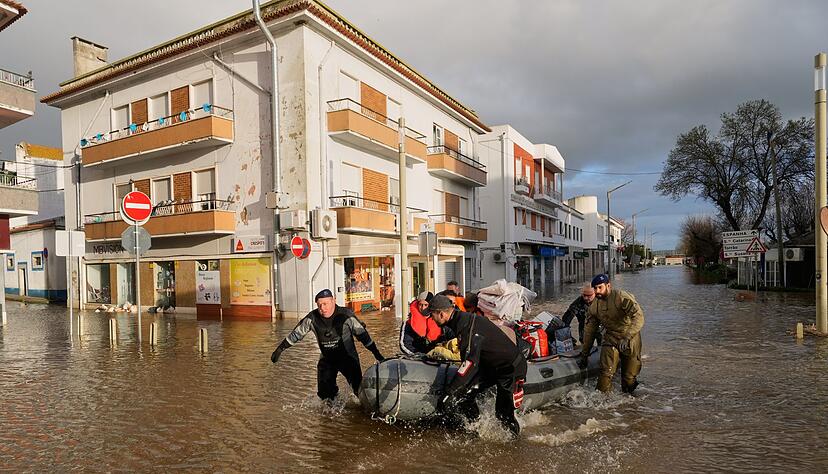 In weiten Teilen Portugals wurde erneut wegen des Sturms &laquo;Marta&raquo; die zweith&ouml;chste Alarmstufe Orange ausgerufen.