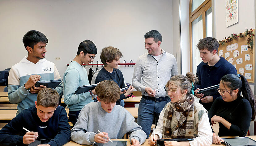 Mit Tablets im Unterricht: Schüler und Lehrer am Robert-Mayer-Gymnasium gehören zu den ersten, die von der gemeinsamen Investition von Stadt Heilbronn und Dieter-Schwarz-Stiftung profitieren.