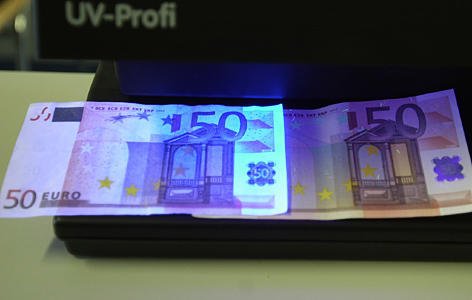 hn, polizei, falschgeld, links falsch, rechts echt, jan. 03 hn, polizei, falschgeld, links falsch, rechts echt, jan. 03