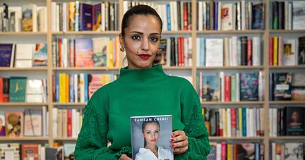 Die Berliner SPD-Politikerin Sawsan Chebli wünscht sich mehr Zivilcourage im Kampf gegen Hasskommentare im Netz.