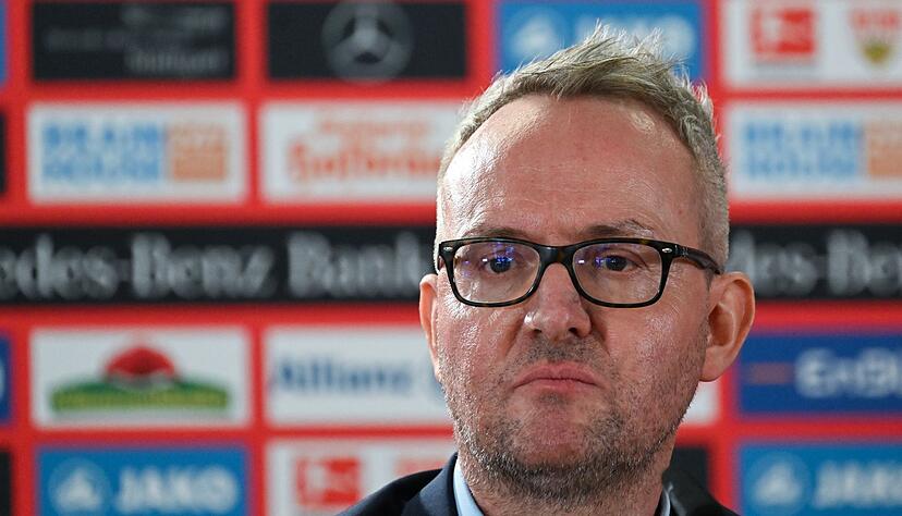 Alexander Wehrle, der Vorstandsvorsitzende des Fu&szlig;ball-Bundesligavereins VfB Stuttgart, bei einer Pressekonferenz.