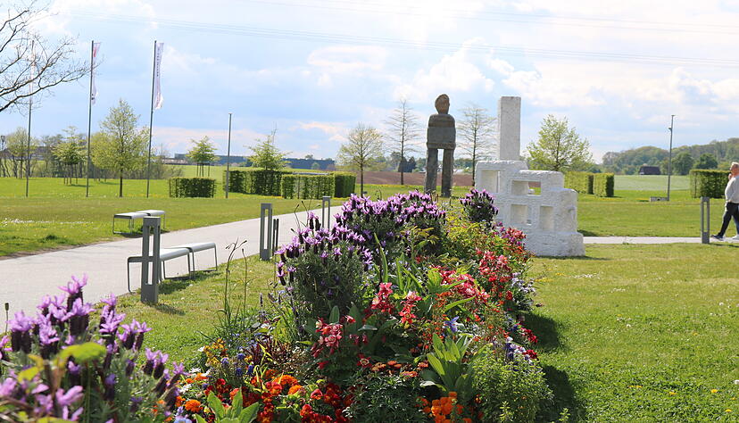 Im Außenbereich des Carmen Würth Forums ist schon alles hergerichtet für den Festakt am Dienstag. Im Außenbereich des Carmen Würth Forums ist schon alles hergerichtet für den Festakt am Dienstag.