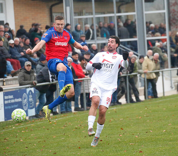 Der FSV Hollenbach und Türkspor Neckarsulm bleiben vorerst im unteren Tabellendrittel. Der FSV Hollenbach und Türkspor Neckarsulm bleiben vorerst im unteren Tabellendrittel.