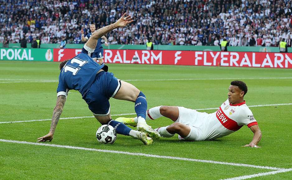 Luca Jaquez: Bekam den Vortritt vor Jeltsch und zeigte eine solide Partie. Am Anfang etwas nervös, aber nach dem Lattenschuss von Arminia Bielefeld wach. Kam auch beim Gegentreffer einen Tick zu spät. Note: 4
