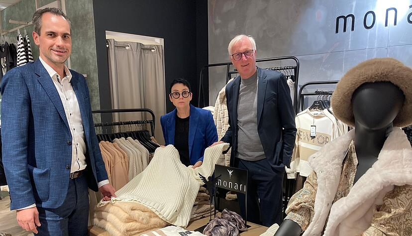 Matthias Kellermann (links) hat die Leitung vom Modehaus B&auml;r im &Ouml;hringer &Ouml;-Center von seinem Vater Gerd Kellermann &uuml;bernommen. Susanne Kellermann verantwortet weiterhin den Einkauf.